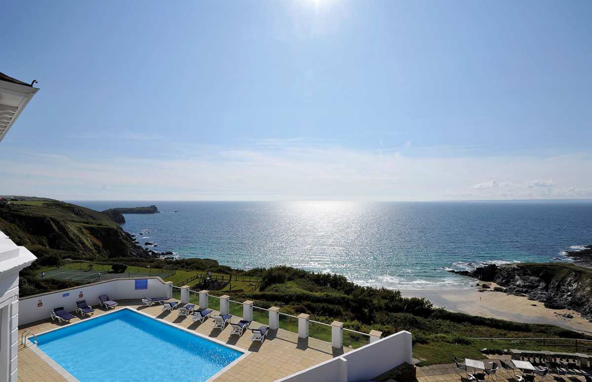 Clifftop romance at Polurrian on the Lizard