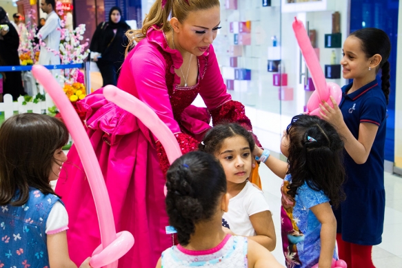 Scarlett Entertainment Balloon Artist