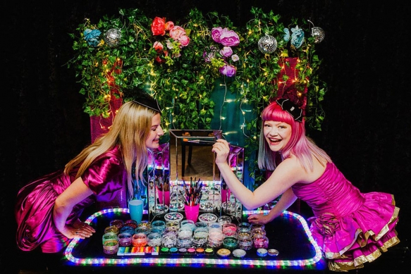 Scarlett Entertainment Glitter Painters